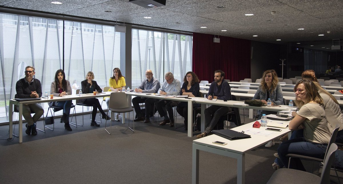 navarrabiomed's tweet photo. Hace unos días el equipo de gestores de #RefbioII celebró su última reunión de partenariado en @navarrabiomed con el fin de evaluar las acciones técnicas desarrolladas dentro de la red y valorar nuevas iniciativas multicéntricas.

➡️https://t.co/bzsdwQKZxQ

#POCTEFA @CTPPOCTEFA https://t.co/T2X5RpmopB