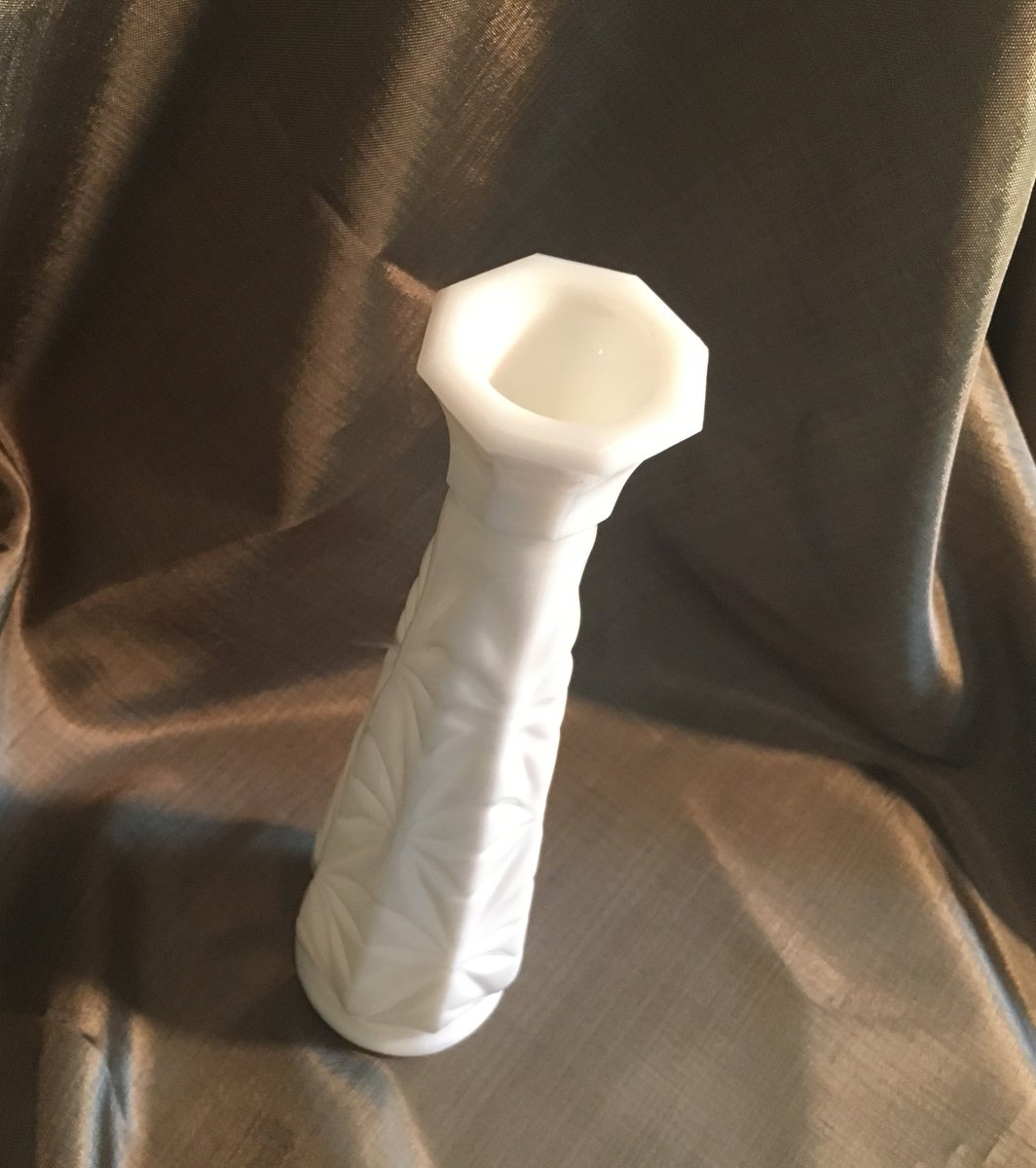 AntiquesAtl's tweet photo. Vintage Anchor Hocking Milk Glass Bud Vase, Starburst Pattern, 9 inch vase, Vintage Milk Glass, White Vase https://t.co/NICkr6IAC6 #vintage #Etsy #AntiquesAtlanta #StarburstPattern https://t.co/a5EIoOHGru