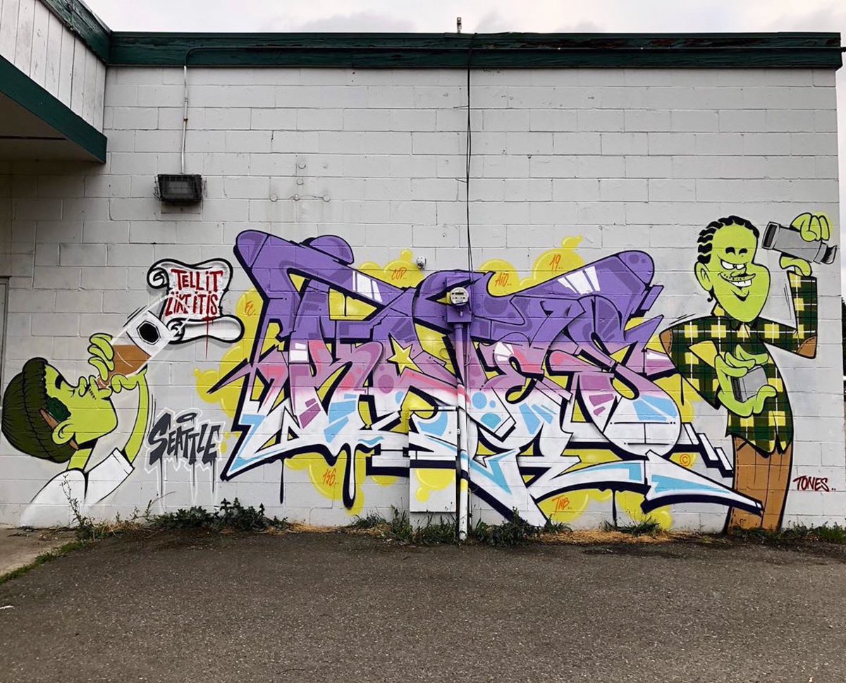 back2back_crew's tweet photo. @greatbates with Tones @tonesrock for the ”Mural Masters” in Seattle (Us) @mural_masters #muralmasters5 #muralmasters #seattlegraffiti #seattle #tones #bates #greatbates #ironlak #stylewriter #barber #marker #drinking40s #blunt #characters https://t.co/wOmGz8QxOj