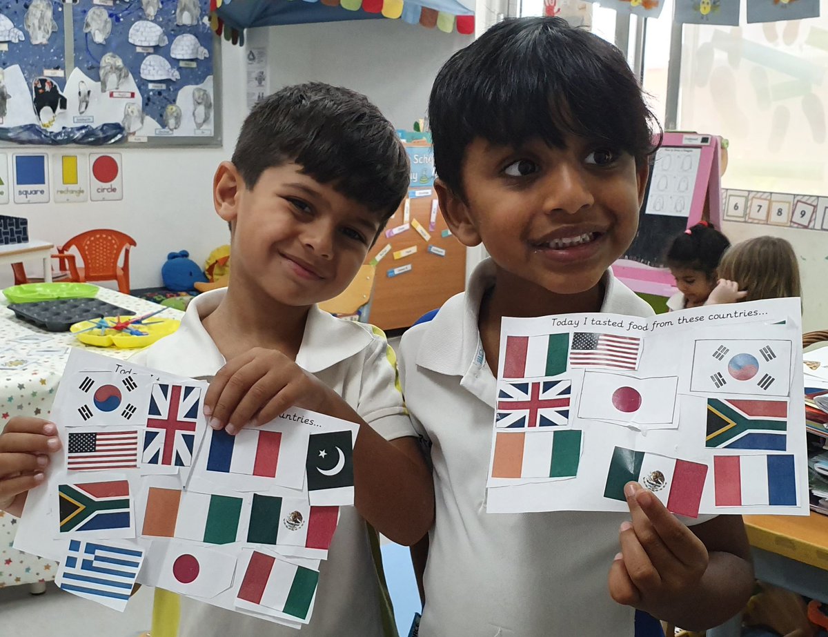 DBS_FS1's tweet photo. @DBS_FS1 @DBS_HOFF #BeginsAtDBS 
#LionClass🦁 #internationalfoods
We have been learning about different foods and where they come from, food customs around the world and what different utensils  people use to eat with... https://t.co/d8d80z8iWK