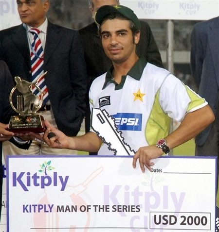 740_human's tweet photo. @im_SalmanButt @TheRealPCB #real_talent
#Real_class our team lacking this https://t.co/TOfwn567ZM