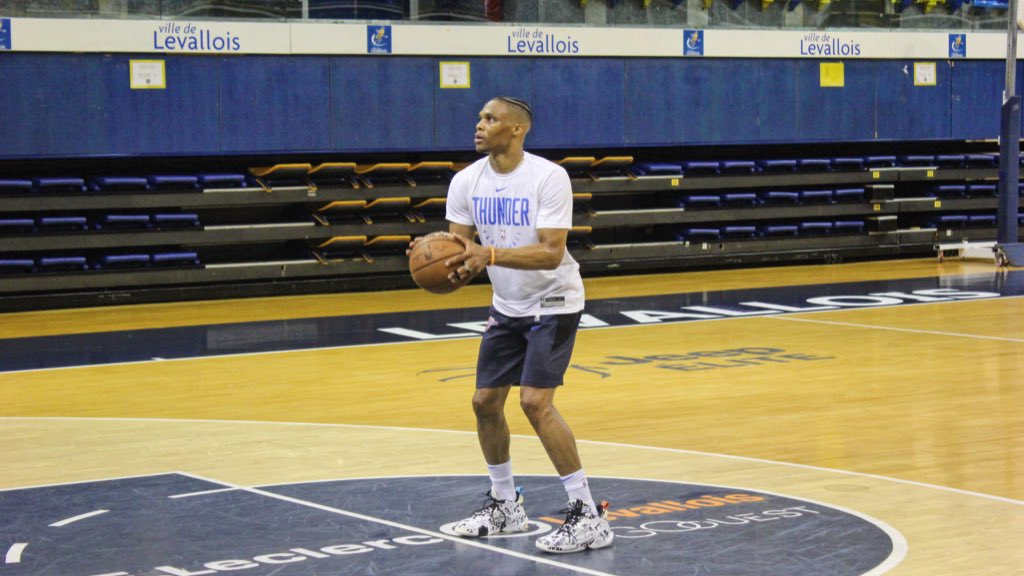 Metropolitans92's tweet photo. ⚡️⚡️ #shootingsession pour @russwest44 ce matin au Palais des sports Marcel-Cerdan 🔥💪

#training #nbaplayer #nba #russellwestbrook #workhard #nicemeet #basketball #whyot https://t.co/AhOJurMz7u