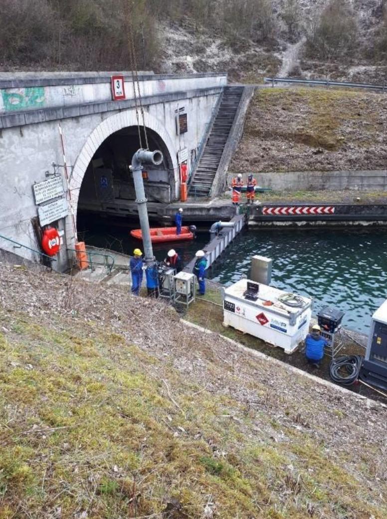 Tsurumi_Europe's tweet photo. 120.000 m3 Wasser aus einem französischen Tunnel pumpen. In maximal 30 Stunden. Eine Aufgabe für drei #Tsurumi KRS1022. Realisiert von unserem französischen Partner #CE2A. #stronger4longer
https://t.co/vmjWkB7GpR https://t.co/HX1ZYGOevc