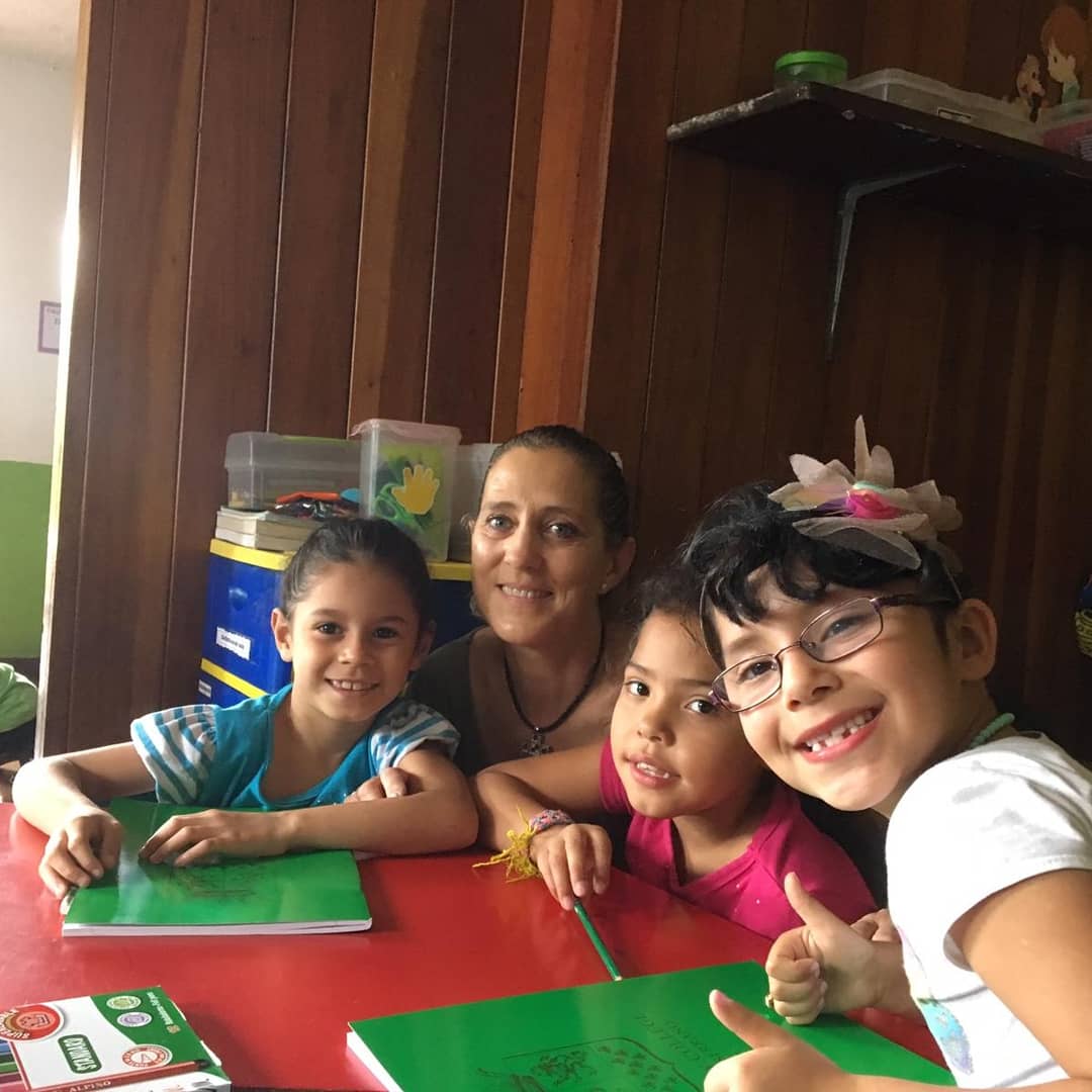 TrinityCollege1's tweet photo. La familia De la fuente de Trinity College #Boadilla ha hecho llegar material y ropa donada por nuestra institución a una escuela de refugiados nicaragüenses en Escaz��, Costa Rica. 👕📒📕📗 #voluntariado #TrinitySolidario
¡Gracias por vuestra gran labor!
#WeAreTrinityCollege 🦁 https://t.co/b53JLBqop0