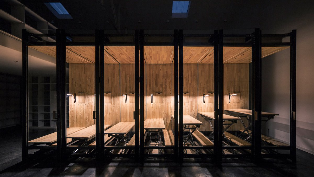 real_betti's tweet photo. We as a small #agency, are fans of innovative office ideas. #LUOStudio has designed a tiny 9,6-square-meter office in #Beijing, with seven #movabledesks so that it can be transformed into an amphitheater-style #presentation room. It makes working fun! ☺️ https://t.co/4nNzPdfw9g