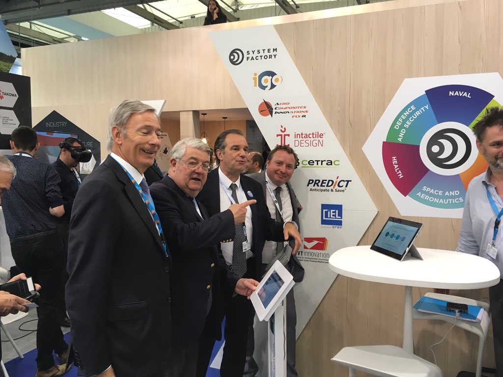 Safe_Cluster's tweet photo. @salondubourget @MaRegionSud @Safe_Cluster avec #systemfactory sur le pavillon régional hall 4 B78 avec @RenaudMuselier #TheSouthTakesoff https://t.co/V0iCUCAF4E