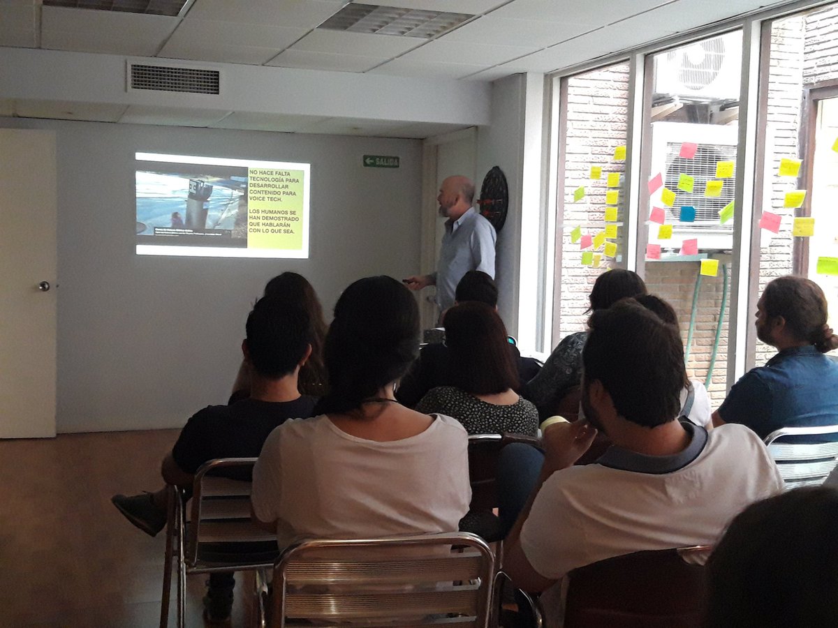 Empezamos el miércoles con un nuevo #CaféConMentes a manos de <a href="/Den9mn/">Dennis Neiman</a> y el Voice Tech.