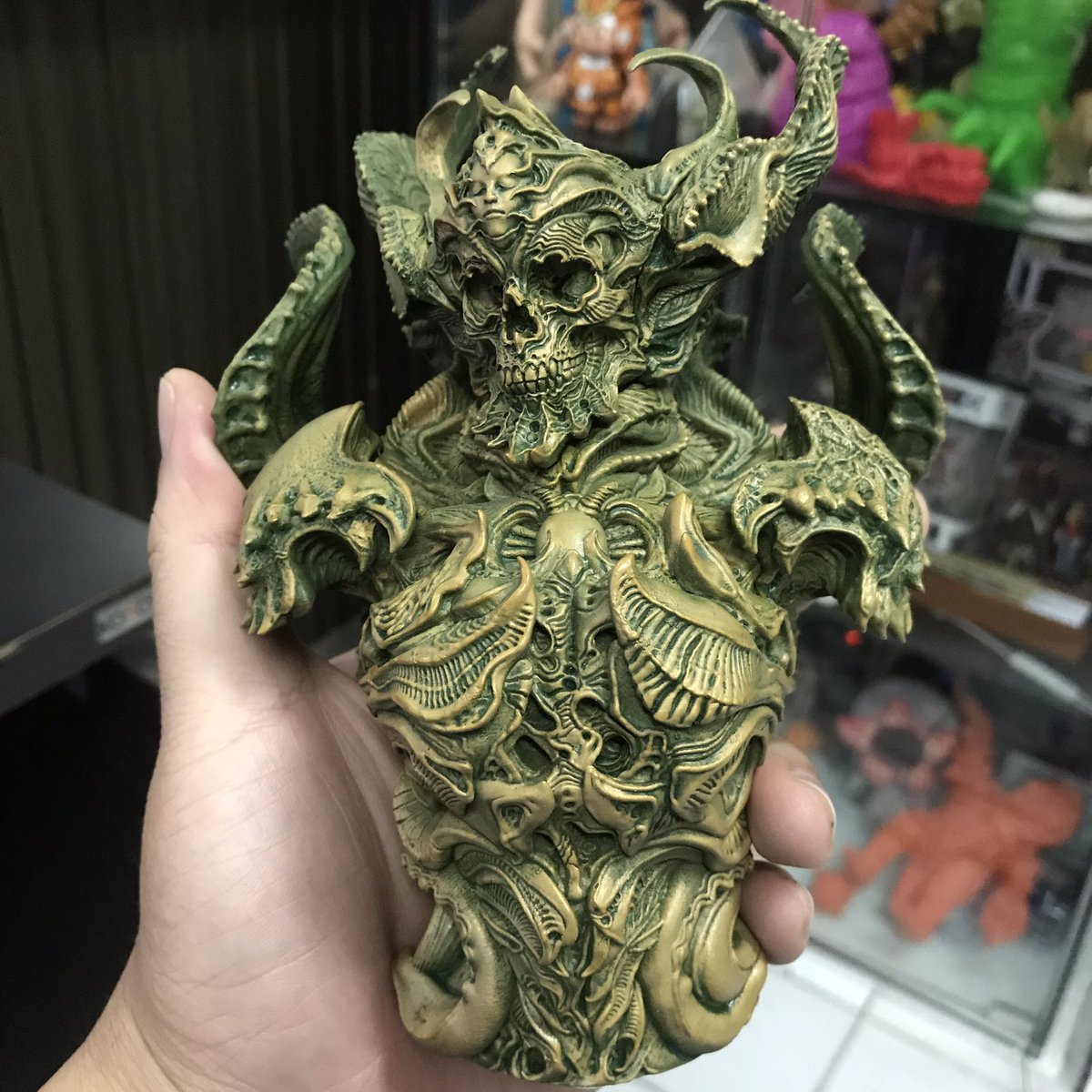 Baizilla's tweet image. Test color #kaijusmuggler #statue #resinkit #creaturedesign