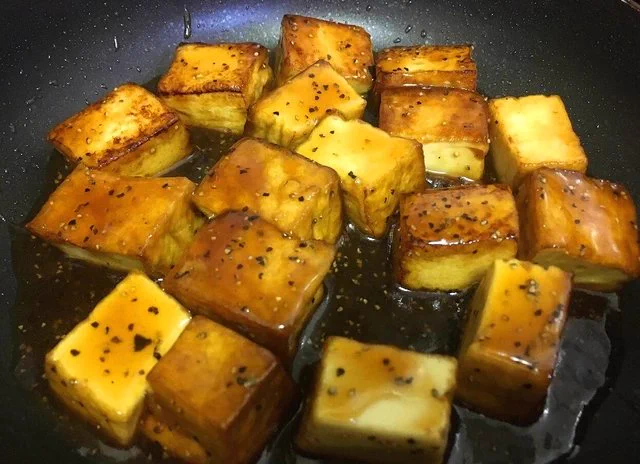 ダイエットにもダイエットしてなくても！厚揚げの黒胡椒ソースが美味しそう！
