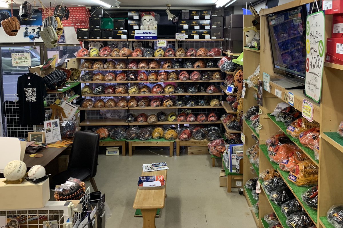 Zeems Official 群馬県高崎市のカミスポーツ プラスさんのご紹介 グラブ好きには たまらない商品ラインナップで お店に一日居ても飽きないはず 昨年末 東京にもお店を開き その名はシークレットベース 隠れ家的な魅力あるお店です ジームス Zeems Official 群馬県高崎市のカミスポーツ プラスさんのご紹介 グラブ好きには たまらない商品ラインナップで お店に一日居ても飽きないはず 昨年末 東京にもお店を開き その名はシークレットベース 隠れ家的な魅力あるお店です ジームス