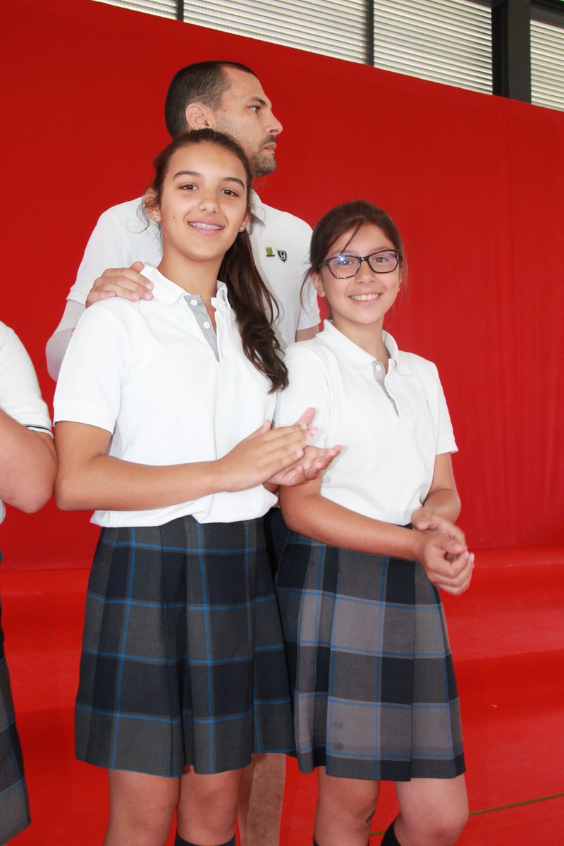 YagoSchool's tweet photo. Tras un año de intensa #competición #Stradbrook se alza con la copa del curso 2018/19. Tras un meritorio año, Larch Hill queda segundo a muy poca distancia y en tercera posición Sussex. ¡¡Enhorabuena a todos!! #housesystem #winners https://t.co/ycVhcYLqG2
