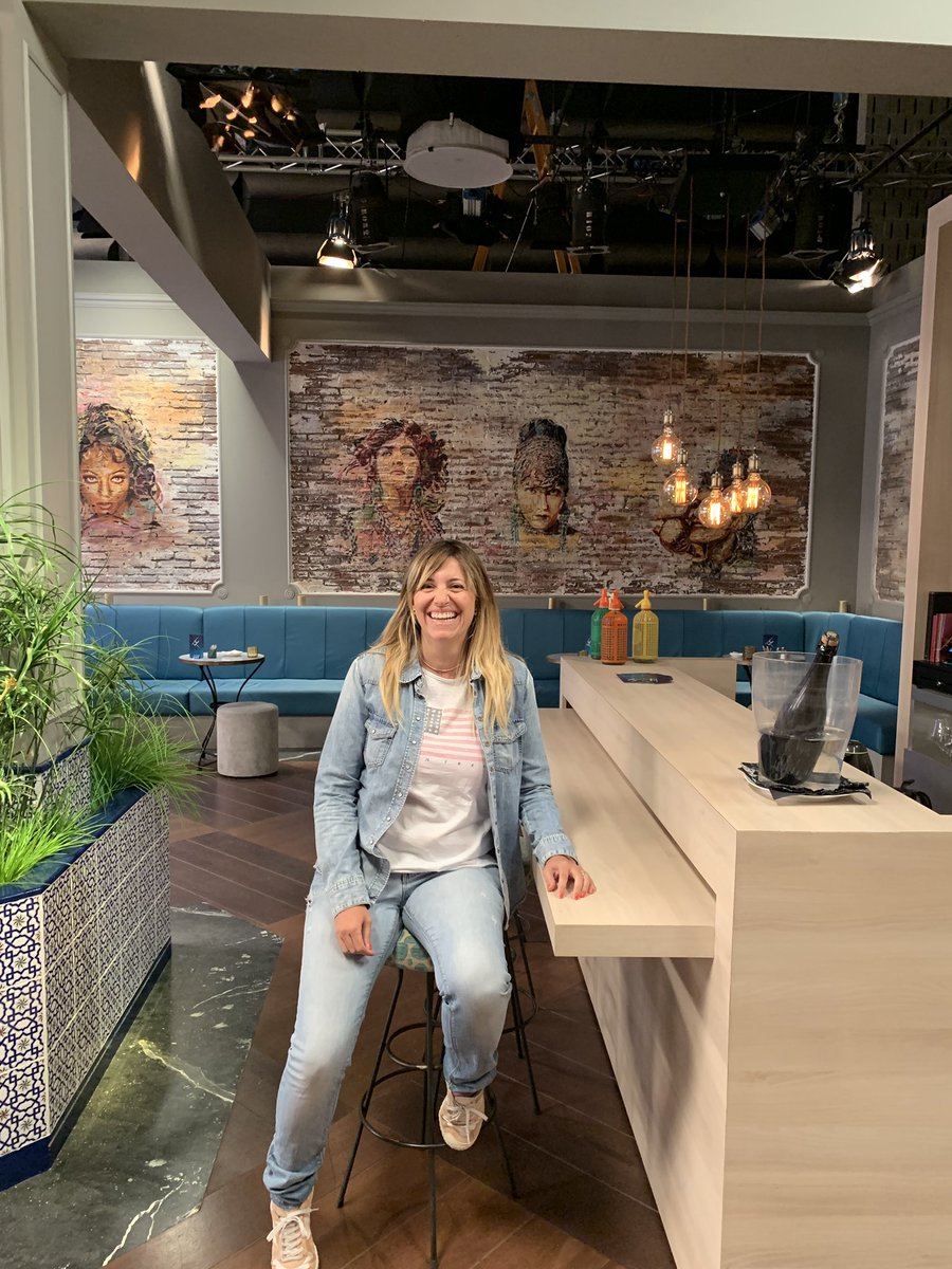 Winniesann's tweet photo. Visitant el Flora 😁😁#elflora #tv3 #ComSiFosAhirTV3 https://t.co/ml0oAepwvL