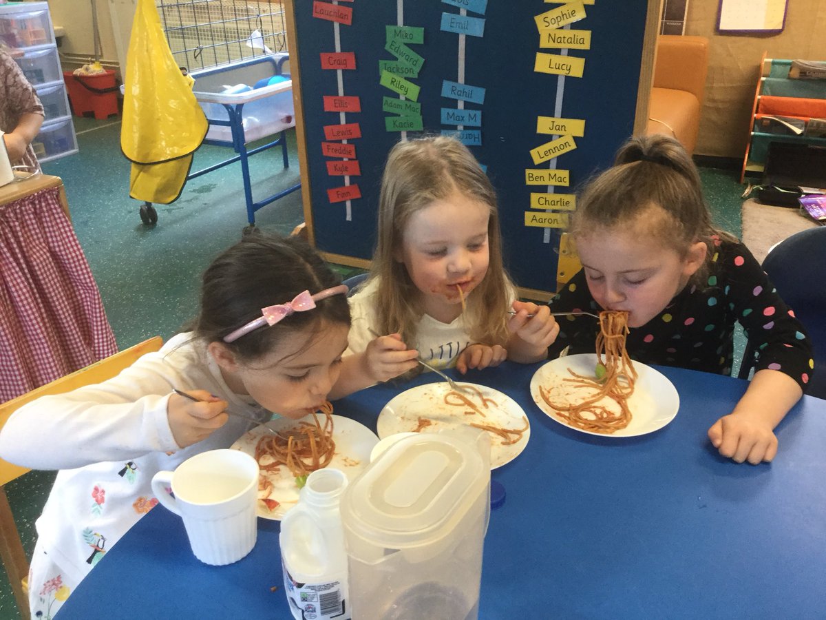 SFX_Nursery's tweet image. We love wholewheat spaghetti with passata and basil!#slowfoodmovement#nutrition