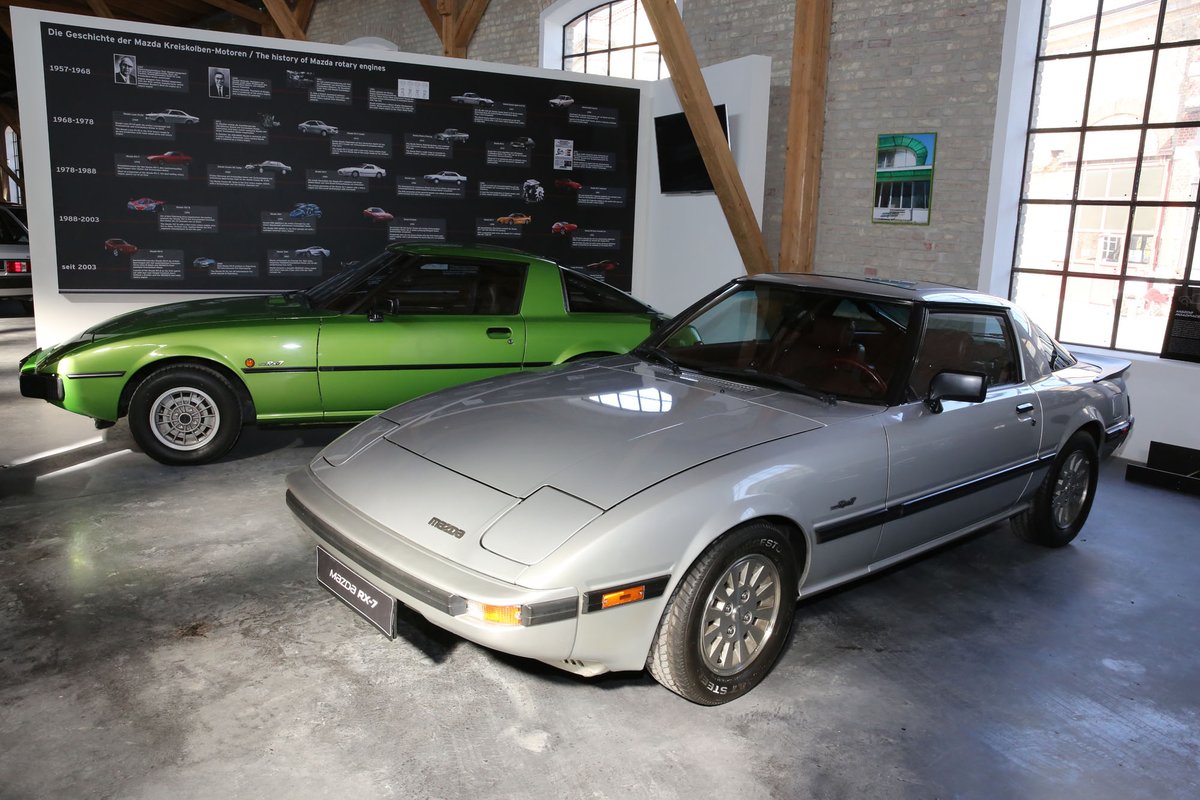 Motorz Byモタガレ 初代rx 7 Sa22c が誕生したのは1978年 その後 マツダは1985年に2代目 Fc3s 1991年には3代目 Fd3s を発売 そんなrx 7に乗りたいと夢見るロータリーファンにとって気になるのは その中古車価格と維持費 果たして どれ Motorz Byモタガレ 初代rx 7 Sa22c が誕生したのは1978年 その後 マツダは1985年に2代目 Fc3s 1991年には3代目 Fd3s を発売 そんなrx 7に乗りたいと夢見るロータリーファンにとって気になるのは その中古車価格と維持費 果たして どれ