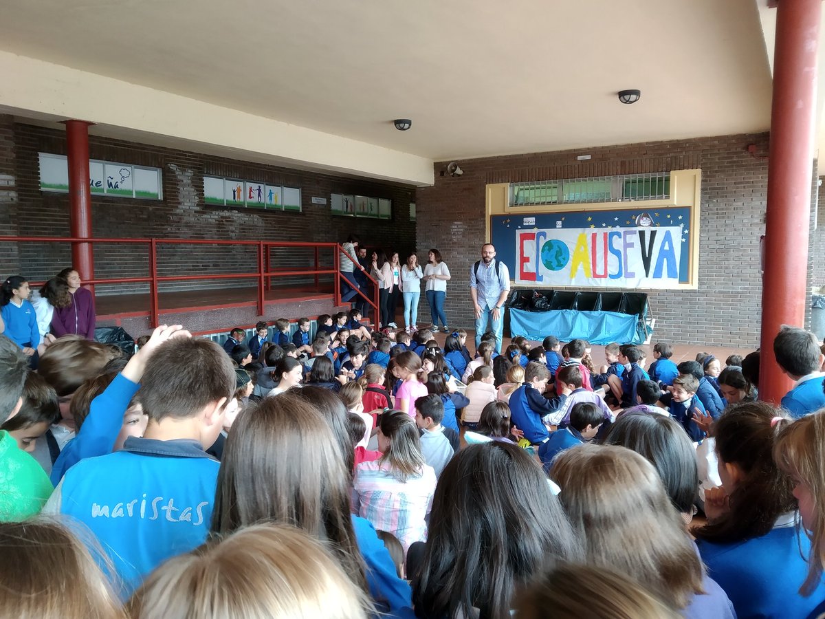 3cicloauseva's tweet photo. #EcoAuseva19 todas las clases de Primaria e Infantil con las bolsas de basura recogidas en el día de ayer. ¡Gracias chicos! @ausevamaristas #SomosMaristas https://t.co/9xXqku2RWX