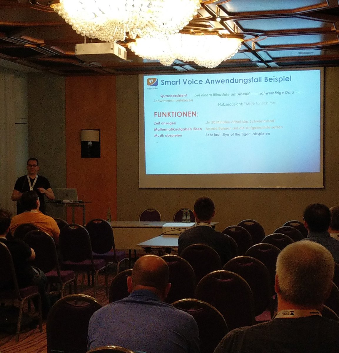 iotconf's tweet photo. Robert C. Mendez vom @InternetofVoic1 zeigt euch jetzt die Zukunft des
#SmartVoice und wieso digitale Sprachassistenten in der Zukunft immer wichtiger werden und die möglichen Anwendungsfälle stetig wachsen. Jetzt auf der #iotconf! https://t.co/yavqyFELKW