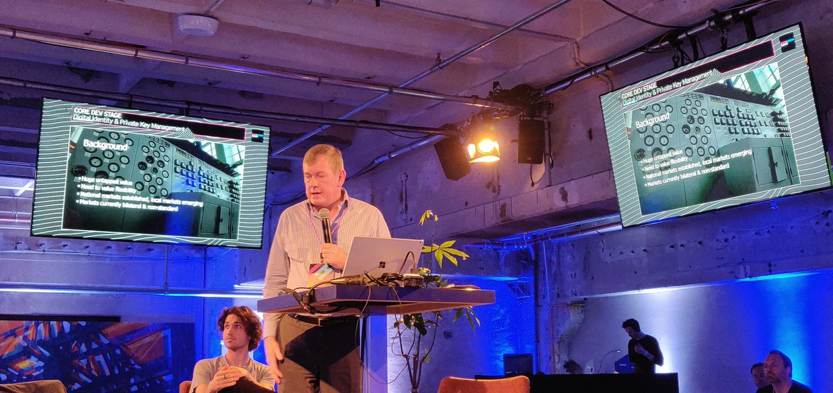 Electron_Grid's tweet image. Paul Ellis presenting applications for digital identity in the energy sector, live now on the #CoreDev stage @eventhorizonx #EH19 #RecorDER