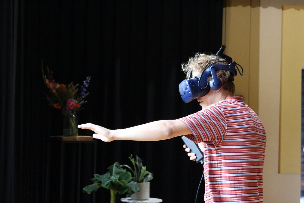 MediennetzwerkB's tweet photo. Today is your last chance to discover our VR-Experience „VR in Architecture“ for free! You can find us at @VondelCS until 5pm. #amsterdam #wemakethecity #dialoogkreativ #creativemunich https://t.co/atBxseF5NC