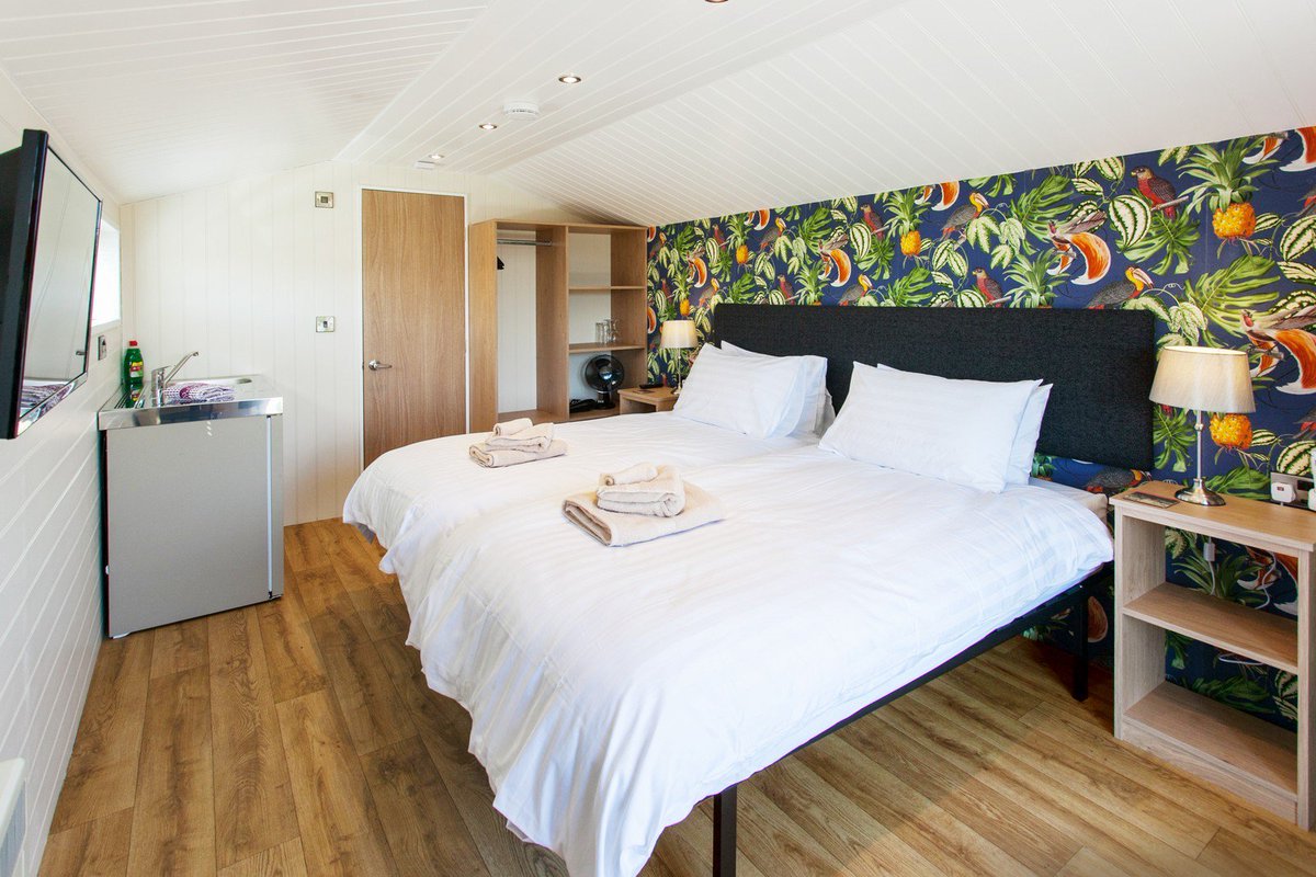 Glampsites's tweet photo. Wenningdale Escapes invites you to enjoy a luxury haven in the Yorkshire Dales 😍 #Glamp in style with all of the essential home comforts to help you enjoy your break 😀 BOOK NOW 👉 from £59pn https://t.co/nFWDibSFoA …  #glamping https://t.co/dF9v3U6pQB
