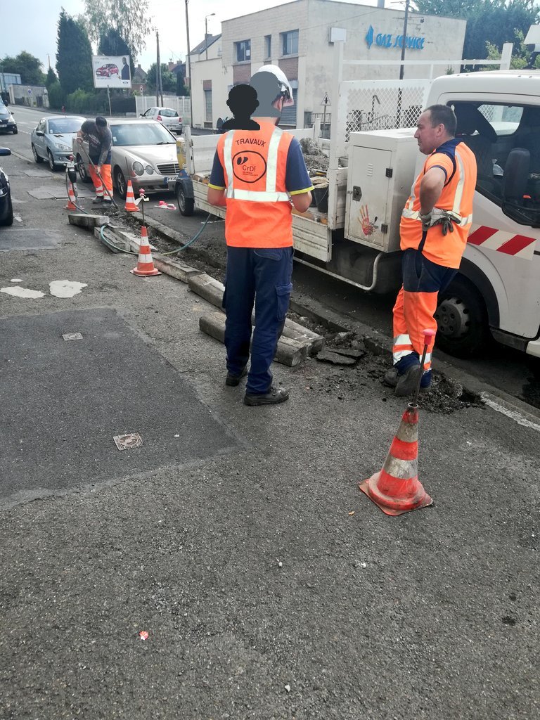 Sylvain_GRDF's tweet photo. Tous mobilisés contre les DO, visite inopinée sur la commune de Maubeuge avec utilisation de PrevDO #sensibilisationDO #GRDF  #PrevDO @CARTIGN51119974 @mylene_damien @joan220 https://t.co/LwwlFIHPVZ