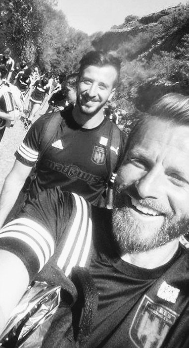 Micka 🙏🏻
Toi mon adjoint, mon ami, devenu un frère Tu as tout fait pour que je puisse réussir un jour
Je tâcherai de te rendre fier
Tu seras avec moi pour tjrs pr que tu me guide à chaque match
Tu vas vivre en moi.
RIP je t'❤Micka
Que les dieux du football soient av toi
✝️🙏🏻😢⚽️