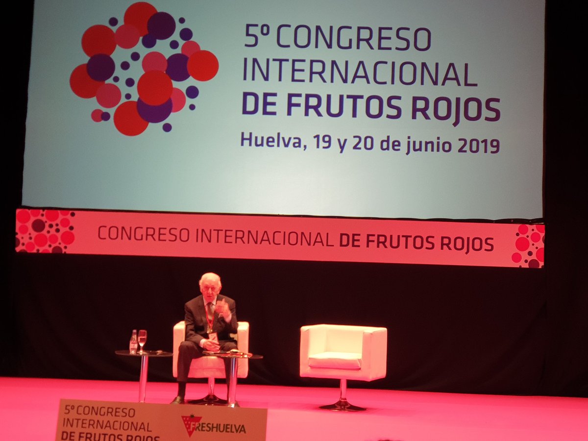 Tras la inauguración oficial del #CongresoFrutosRojos  el economista Leopoldo Abadía habla de la situación economica española