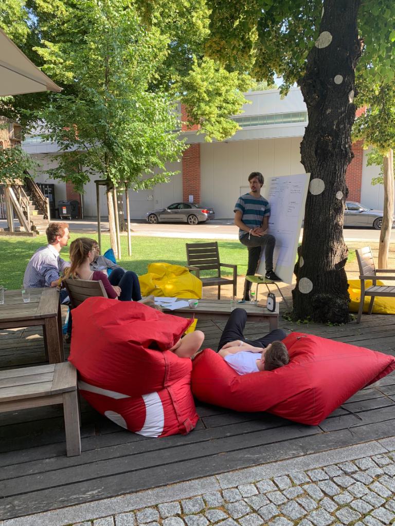 Cisco_Germany's tweet photo. Ein Kunde, 60 Studenten, 3 Innovationsthemen. @VeoliaDE, veranstaltete ein 2-tägiges #PraxisCamp in unserem Co-Innovation Center #openBerlin. Ziel: Kreative Ideen für die Stadt der Zukunft #DesignThinking @CiscoNetAcad https://t.co/MYbs86u91U