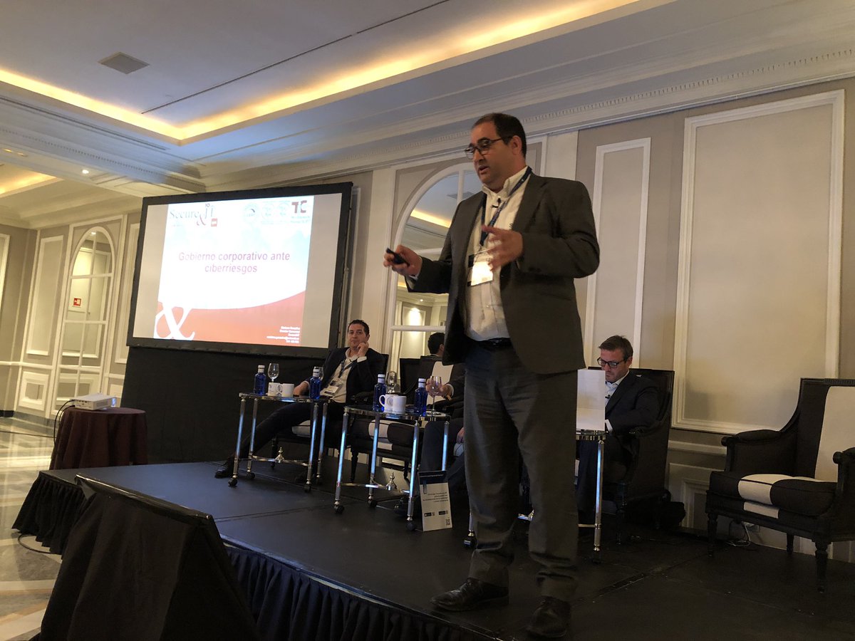 Secure_and_IT's tweet image. ¿Qué tiene que hacer una empresa para protegerse? ¿Cuál es la amenaza real? @pacovalencia74 lo cuenta en su ponencia “Gobierno corporativo ante #ciberriesgos en el #ForoASLAN “El dato y la información conectada”. #ciberseguridad