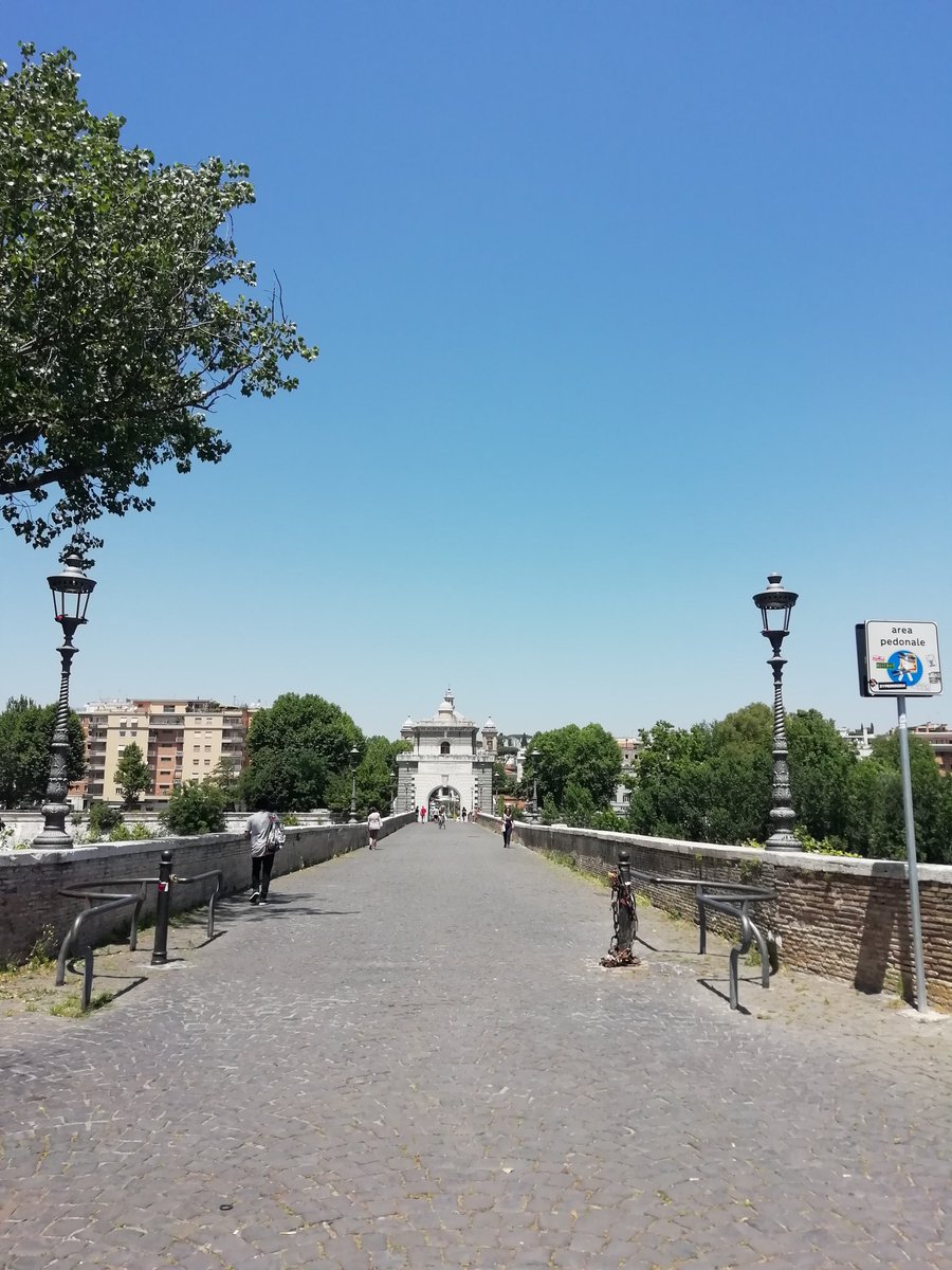 Una passeggiata tra i quartieri dell'area nord di #Roma: Flaminio, Parioli, Pinciano e della Vittoria.

Roma è sempre una sorpresa, dopo l'ennesima visita nella Capitale, continua ancora a stupirci 😍