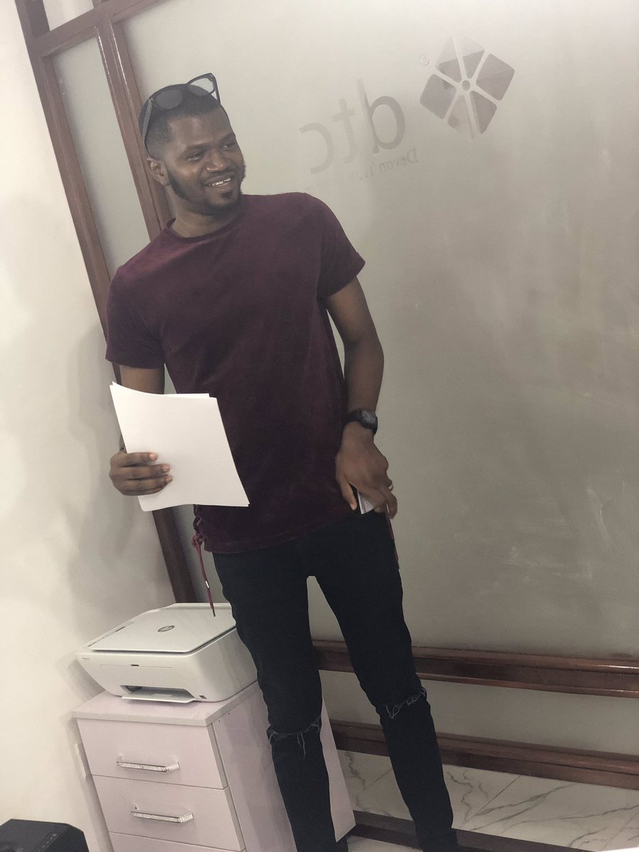 maziibe_'s tweet image. I got signed by @DTroyCopper Digital Marketing Agency yesterday.😂😂😂