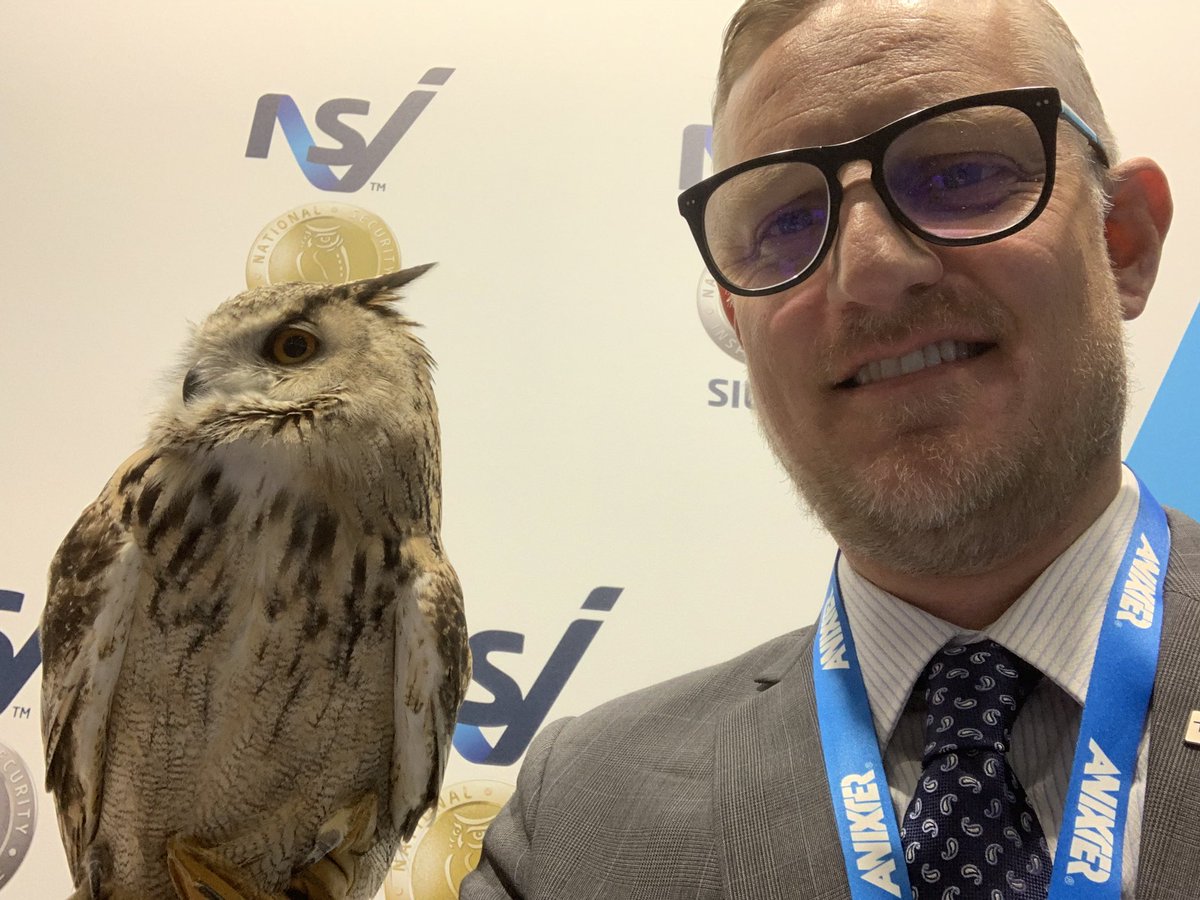 Some work and some fun at @IFSEC today! Who else has taken a selfie with an 🦉 ? #IFSEC19 #WhatAHoot #TrackTikAlwaysOnTour #security thanks @NSI_Approved!