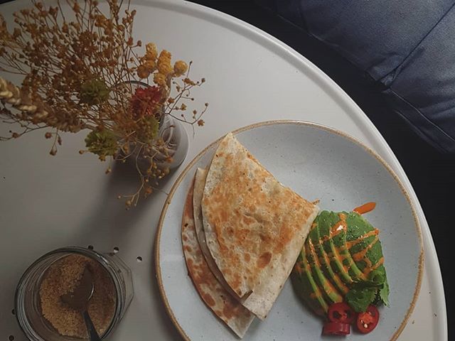 Have you tried out our new breakfast menu yet? This is our roasted red pepper quesadilla and it's been going down a treat since we added it! Breakfast is served until 12pm everyday 😍