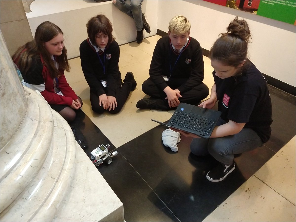 CUcomscOutreach's tweet photo. Everyone getting into our Mars rover coding #STEMlive2019 @CUSoftAcademy @IoCoding @Technocamps @CompScienceCU https://t.co/Gr2rSiMpbB