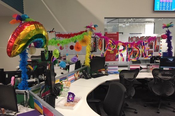 SevernTrentLife's tweet photo. With a site called 'Pride Park' we were always going to have something special planned. Check out how our team in Derby have redesigned their workplace in support of #PrideMonth and our LGBT+ and Allies network.
#WonderfulPlacetoWork #proudlysupportingpride2019 https://t.co/hJWu4QZQSB