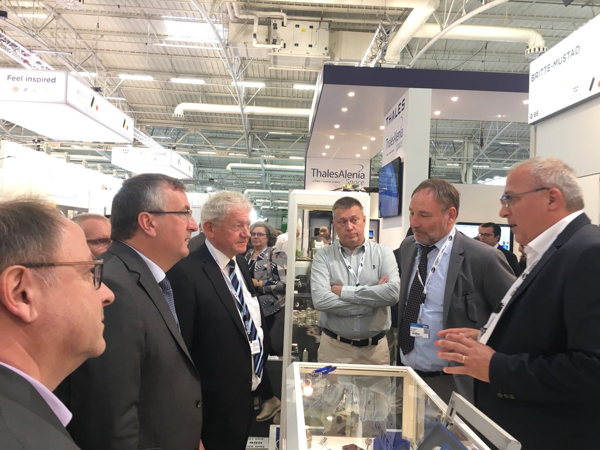 awex_paris's tweet photo. Belles rencontres sur le salon du @salondubourget avec la visites de Ministres belges @PoleSkywin @Awex_Europe @AWEX_Belgium https://t.co/roox3ZLNjb