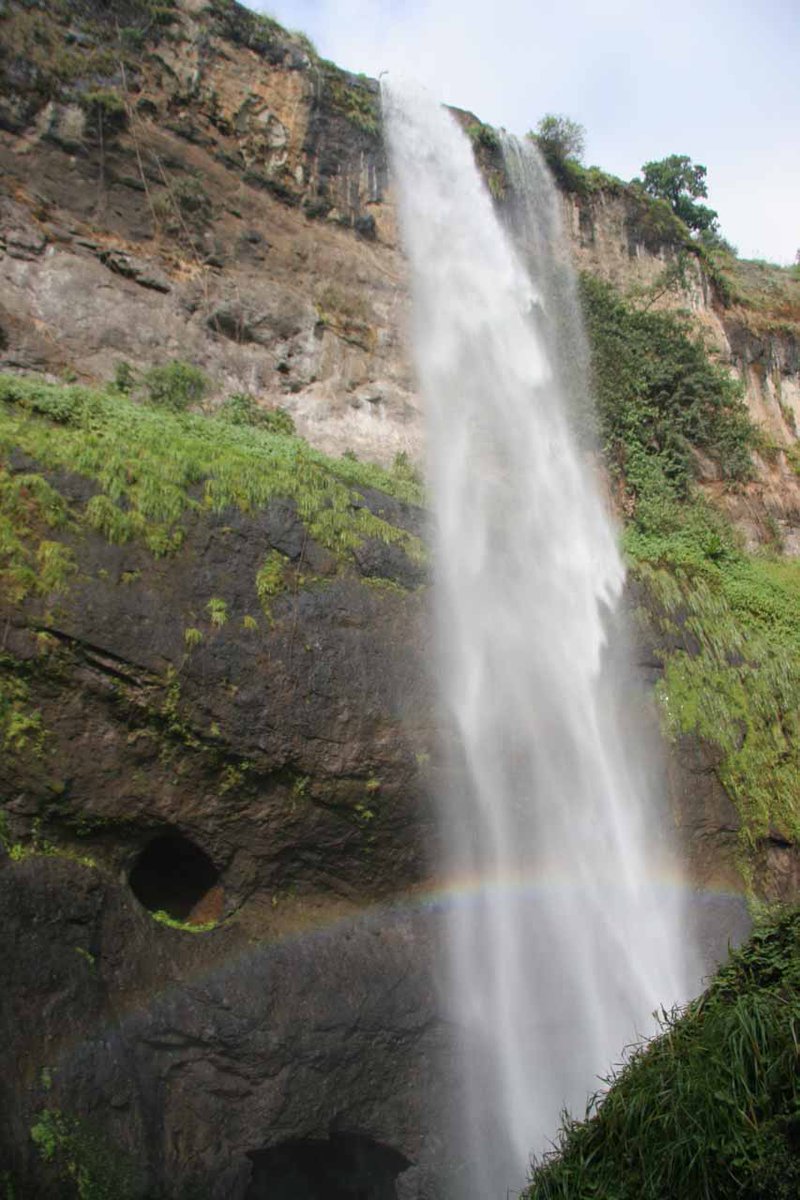 Sipi falls is one of the most amazing places to visit while in Uganda because the falls bring life time memories. This is because of the amazing activities that take place in the area, for example rock climbing, abseiling, nature walks, and bird watching.