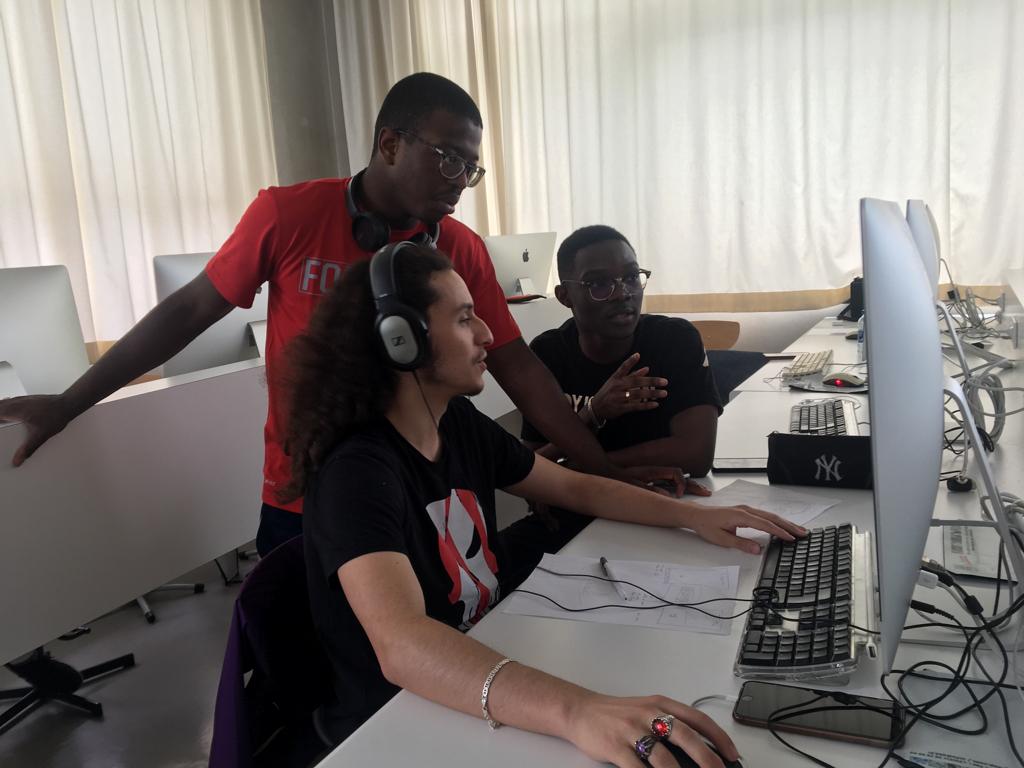 RIP4RT's tweet photo. Ça bosse dure 💪

#RIP4RT #Work #LaCapsule https://t.co/q6trTULMTu