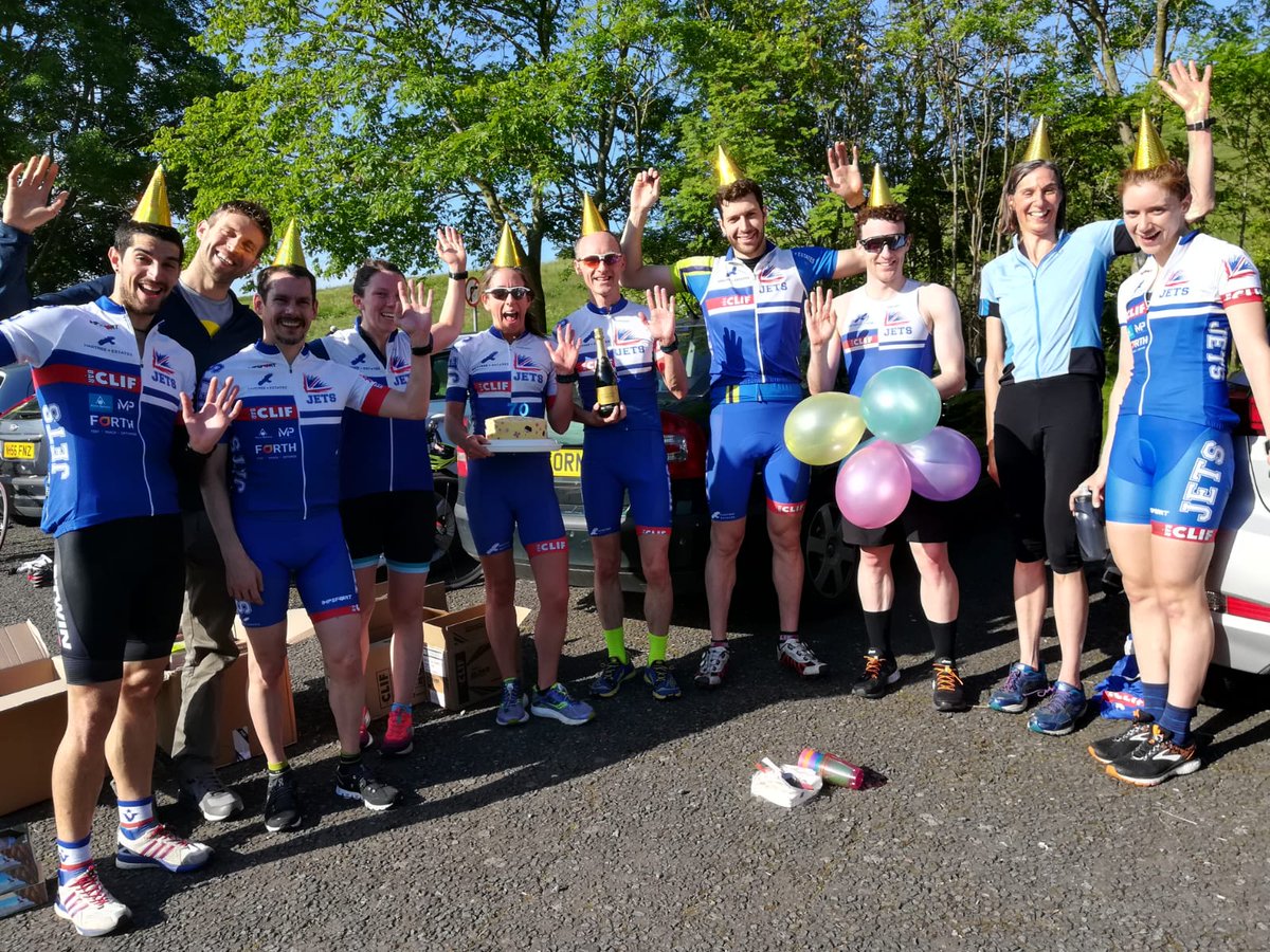 Gorgeous weather for the @HartreeJetsTri #brick session. Party hats, ballons and cake in honour of <a href="/MichaelGoddard5/">Mike Goddard</a>, who turned 70 years young recently 😀

bit.ly/2RnAQvw

#triathlon