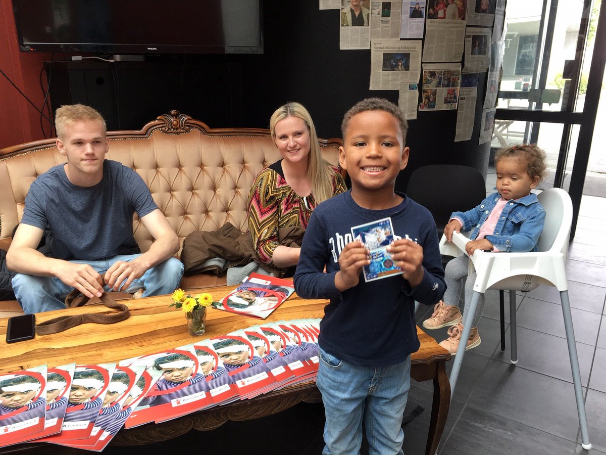 Blaðið okkar 2019 er komið út. Við fögnuðum 18. júní í kaffisamsæti í Tjarnarbíói.