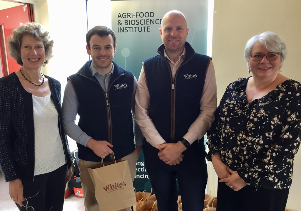 AFBI_NI's tweet photo. AFBI's @lisaclareblack ready to start the day at our oat day event at Crossnacreevy with Ethel, Sean and James from @WhitesOats #whitesoats #AFBIscience https://t.co/Eu7YcBJ6gV