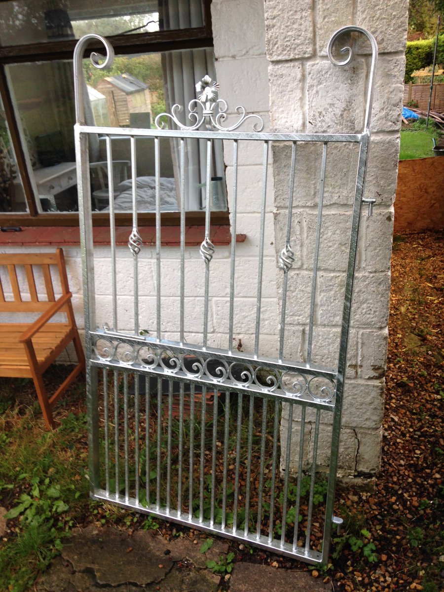 G_Filer's tweet photo. New gate. Classic style.

#iow #gate #iowbusiness #metalwork #companyprofile https://t.co/3u5qpZxUEj
