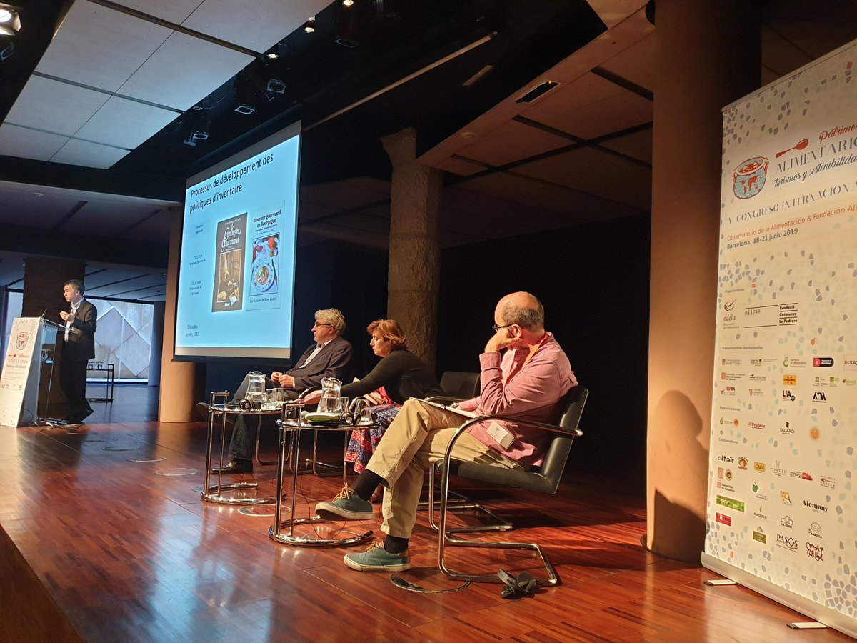 Seguimos en <a href="/CongresoOdela/">Congreso Odela</a> en <a href="/LaPedrera_BCN/">La Pedrera-Casa Milà</a> con la mesa redonda de #políticas en favor de las culturas alimentarias, moderada por <a href="/poulain38634891/">Jean-Pierre Poulain</a> 

#CongresoOdela 🥕🍅