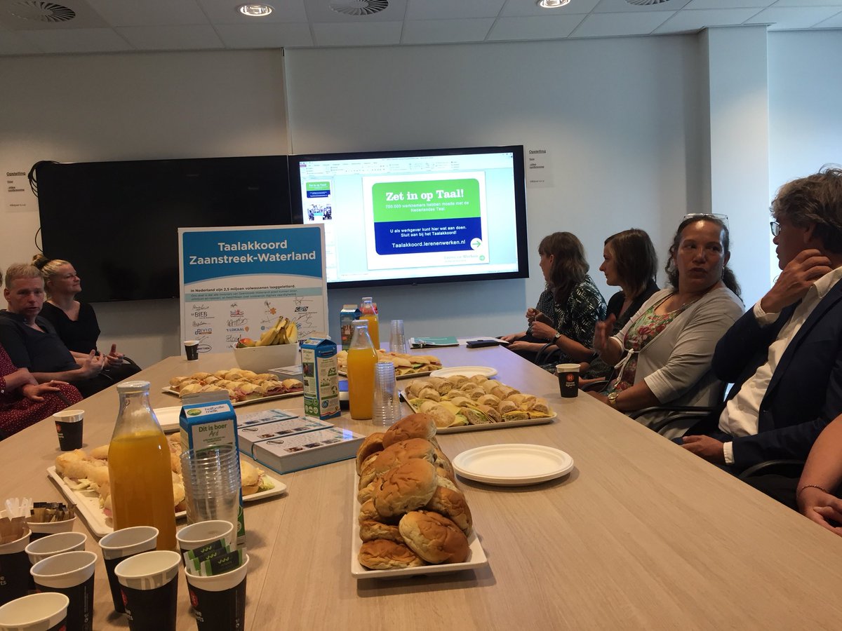 tLokaalBVNM's tweet photo. 1 op de 6 mensen uit @GemZaanstad is laaggeletterd. Wethouder @natasgr opent de netwerklunch in @ZaansMC. Nieuwe partners @SMDZ_W en #ZMC ondertekenen ook het #taalakkoord https://t.co/M6qQ4jUfCk