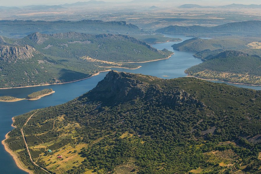 extremadura_tur's tweet photo. 🎉#LaSiberia extremeña, declarada #ReservaDeLaBiosfera de la @UNESCO_es. ¡Enhorabuena! #LaSiberiaSí
Es la primera de la provincia de Badajoz y la tercera de Extremadura junto con #Monfragüe y #TajoInternacional
#BiosphereReserve
📰https://t.co/6OlTYpIjGa
💻https://t.co/9S6wJjssqN https://t.co/khsGlotkja