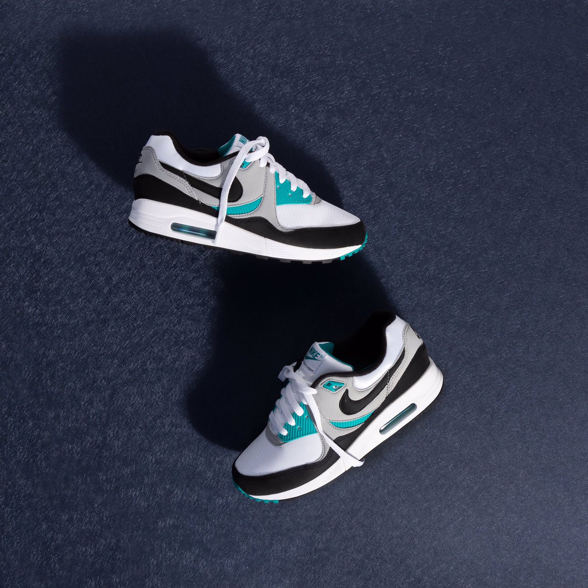 FOOTDISTRICT's tweet photo. A touch of teal to seal the deal. What do you think of this clean colorway on the @Nike Air Max Light?? Now available online &amp; in stores. https://t.co/eIOVUdcW9Y
⠀⠀⠀⠀
#nike #airmaxlight #footdistrict https://t.co/QJBATDhlR3