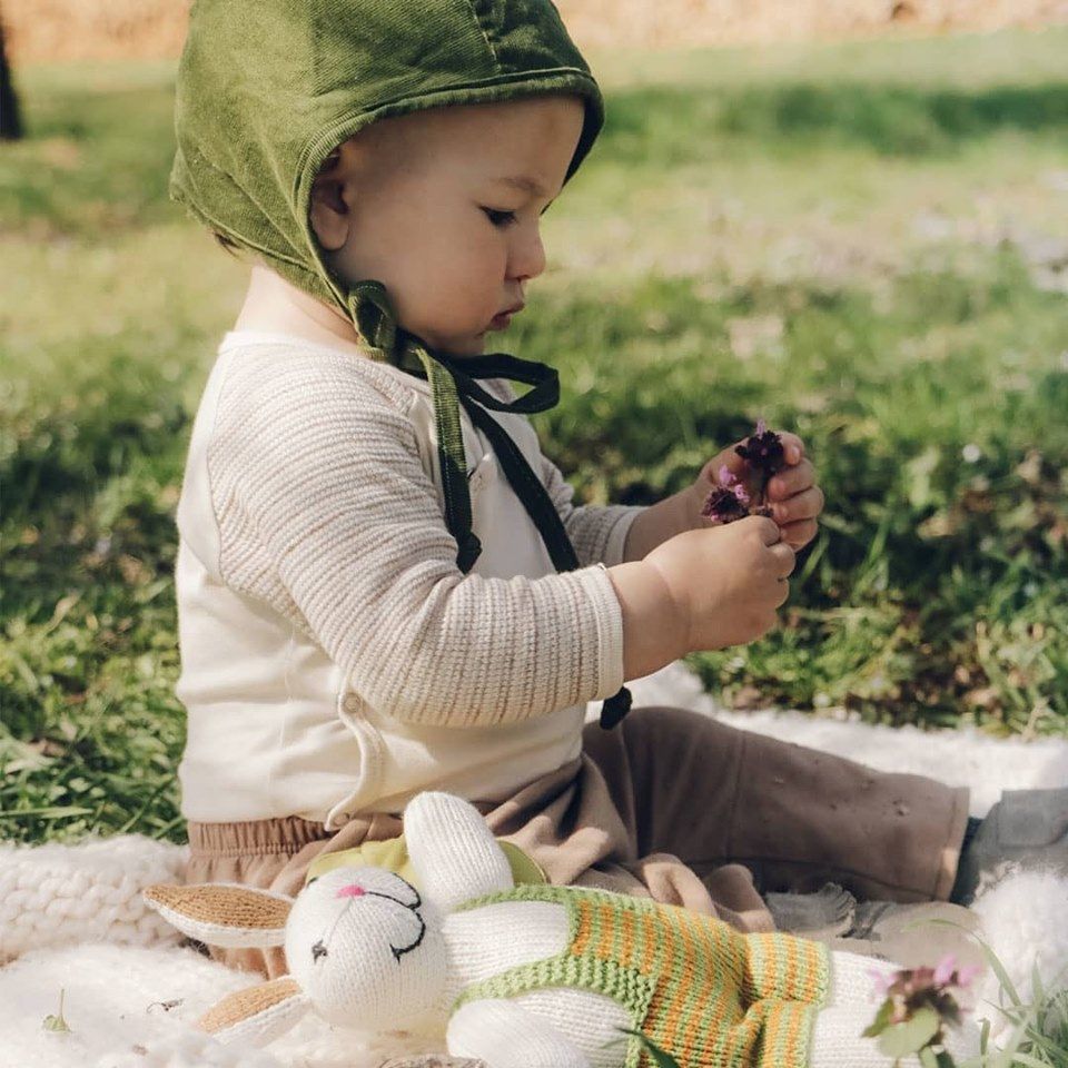 Sommer! Lange Kleidung fürs Baby, ja oder nein? Peruanische Pima Baumwolle schützt die Haut und kühlt dank der extra langen, seidig-glatten Naturfasern. Daher lange Kleidung: JA buff.ly/2TNCZVL #babyhaut #uvschutz