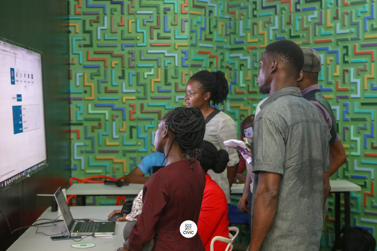CiviciLab's tweet image. If you are not clear about cloud computing, it simply means storing and accessing data and programs over the Internet instead of your computer&apos;s hard drive. 

Which is exactly where the future is headed.  

#engineeredforscale #proudlyNigerian #CloudComputing #Data #Storage