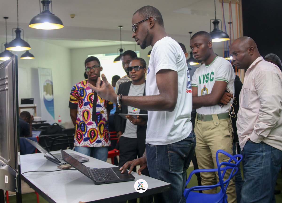 CiviciLab's tweet image. If you are not clear about cloud computing, it simply means storing and accessing data and programs over the Internet instead of your computer&apos;s hard drive. 

Which is exactly where the future is headed.  

#engineeredforscale #proudlyNigerian #CloudComputing #Data #Storage