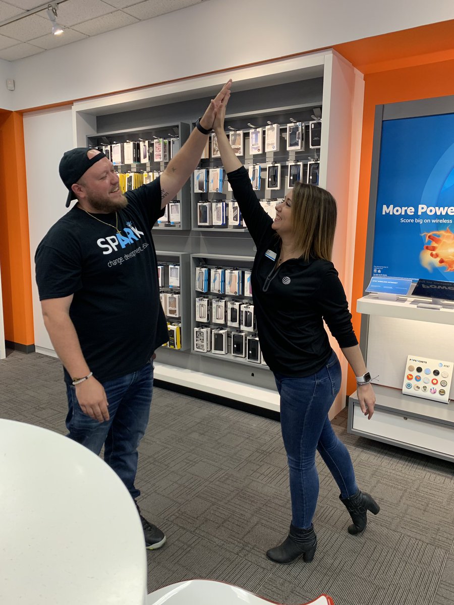 Matt__Rash's tweet image. stopped in the old stomping grounds to give out a few high fives to some of my favorite people! #highfivER #SpiritWeek #funATTwork #POWer #OHPAcalypse