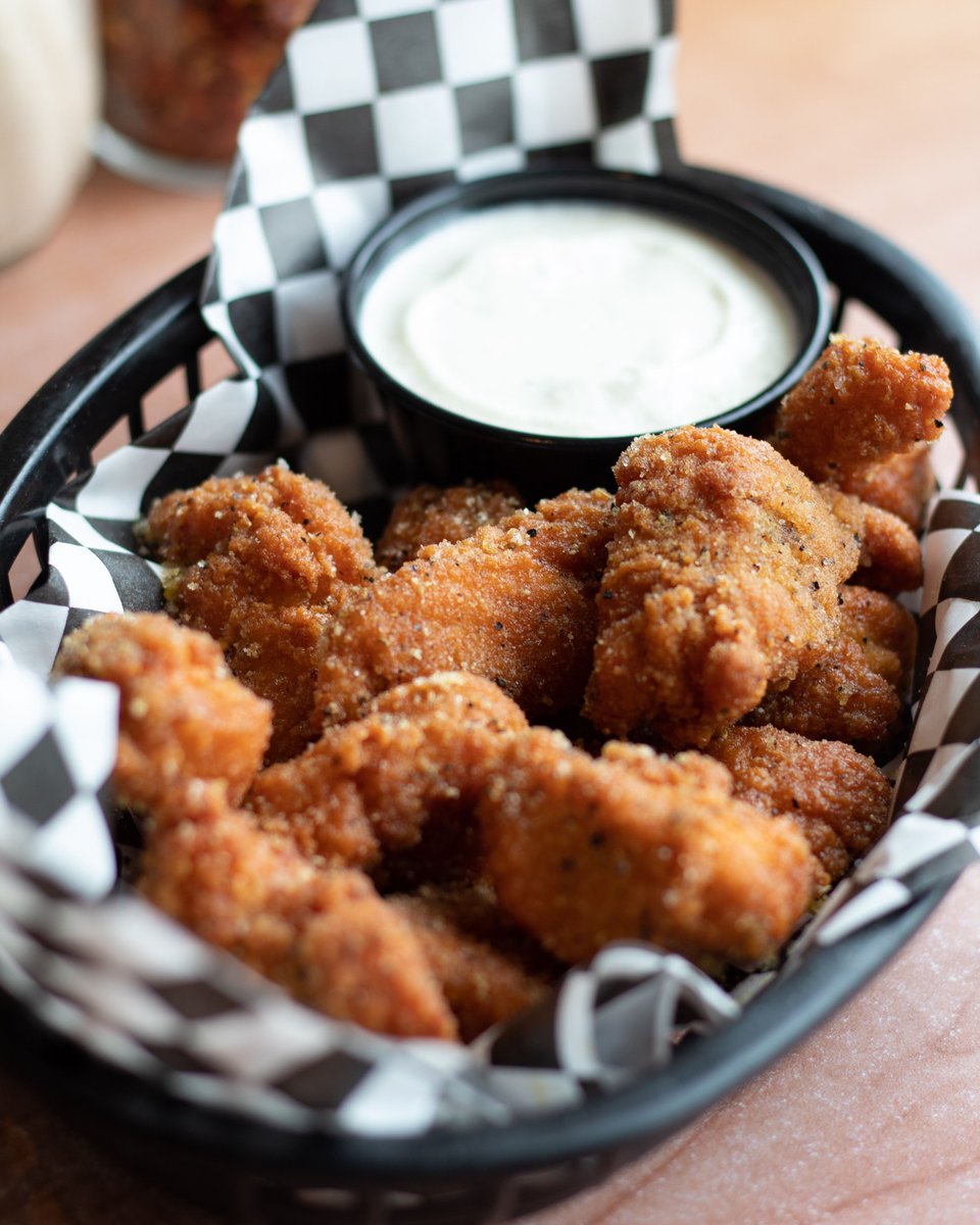 Mazzios's tweet photo. When life gives you lemons π, add pepper and Wing Run Wings π #WingRunWednesday https://t.co/hM9f7IA8sK